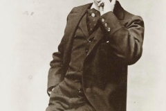 Wikipedia: Marcel Proust 1895. http://www.parisdepeches.fr/1-Culture/128-75_Paris/297-pas_perdre_son_temps_avec_Proust.html. Otto Wegener