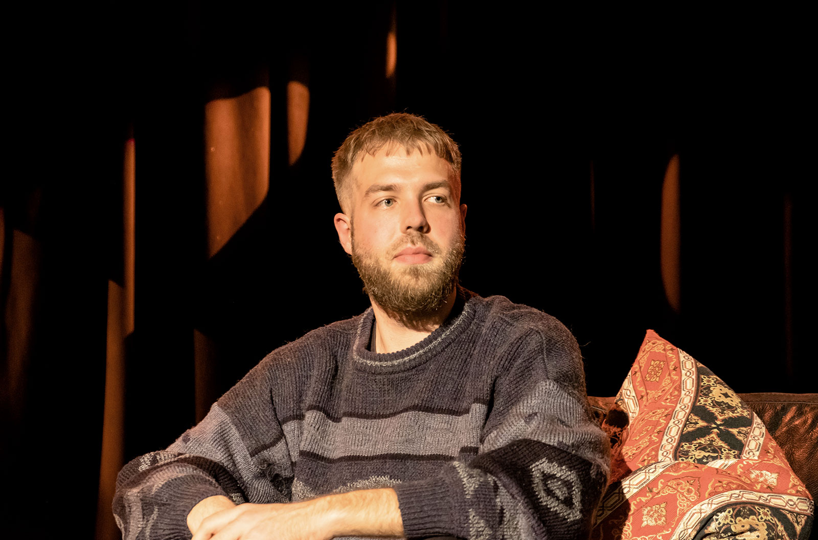 Sven Pfizenmaier. Draußen feiern die Leute. Kulturbroad