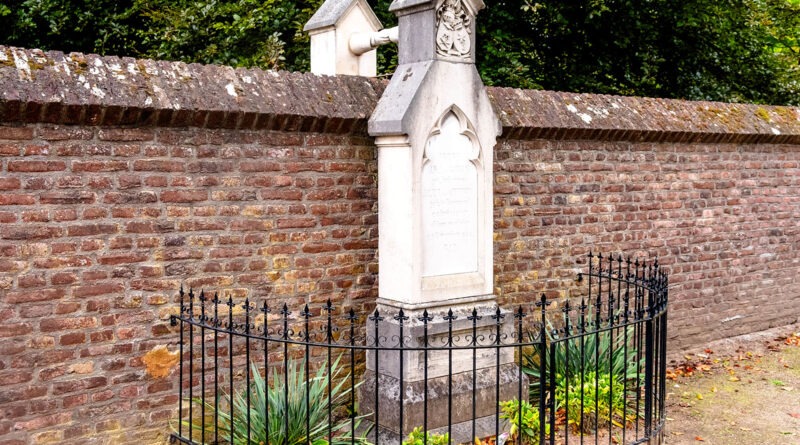 Roermond. Das Grab mit den Händen. Foto: Udo Weier