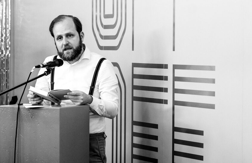 Demian Lienhard auf der Frankfurter Buchmesse 2023. Nominiert für den Schweizer Buchpreis 2023.